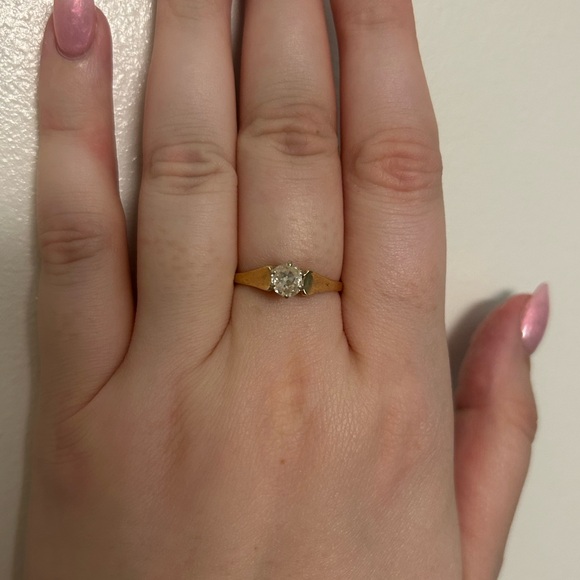 Classic 14K Solid Yellow Gold Ring with Diamond Gemstone 🤍 - Picture 2 of 6